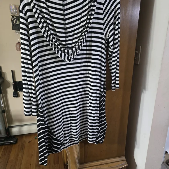 Top - Picture 2 of 3